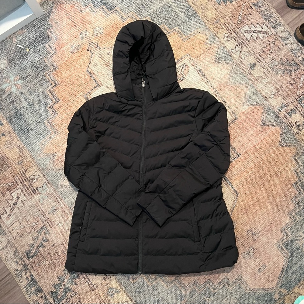 Simple waist length down jacket.